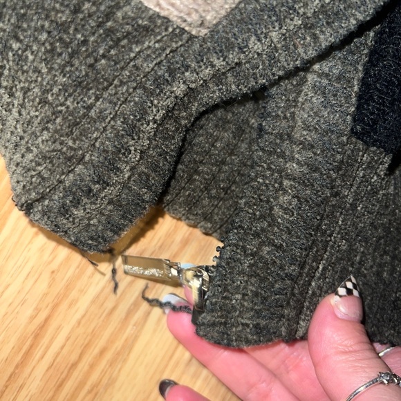 Vintage Green Sweater - Picture 2 of 4